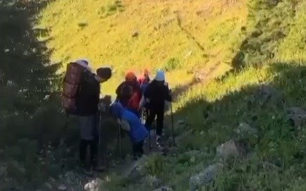 Ребенка эвакуировали с высоты более 3 тысяч метров в горах вблизи Алматы