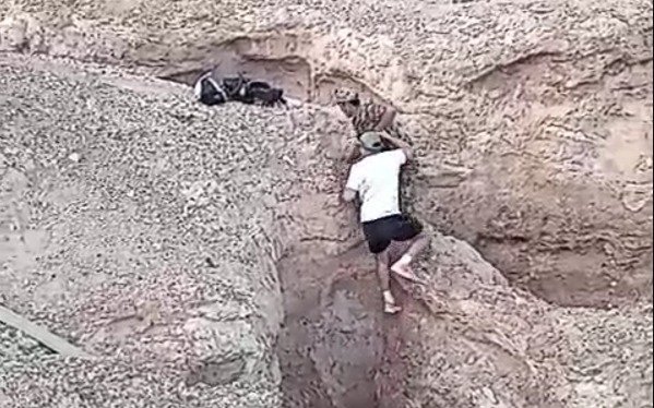 В Чарынском каньоне спасли упавшего в обрыв туриста