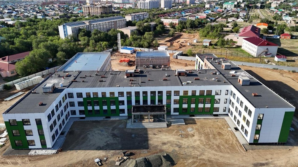 Почему затянулось строительство «школы будущего» в Уральске