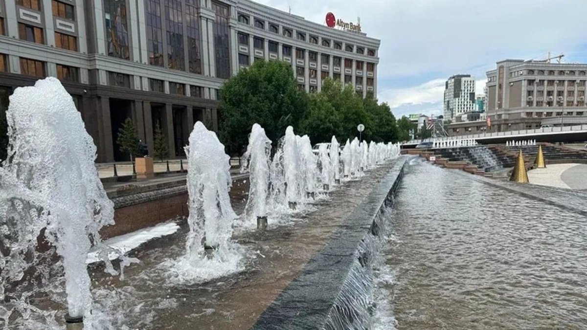 Почему нельзя купаться в городских фонтанах, рассказали спасатели