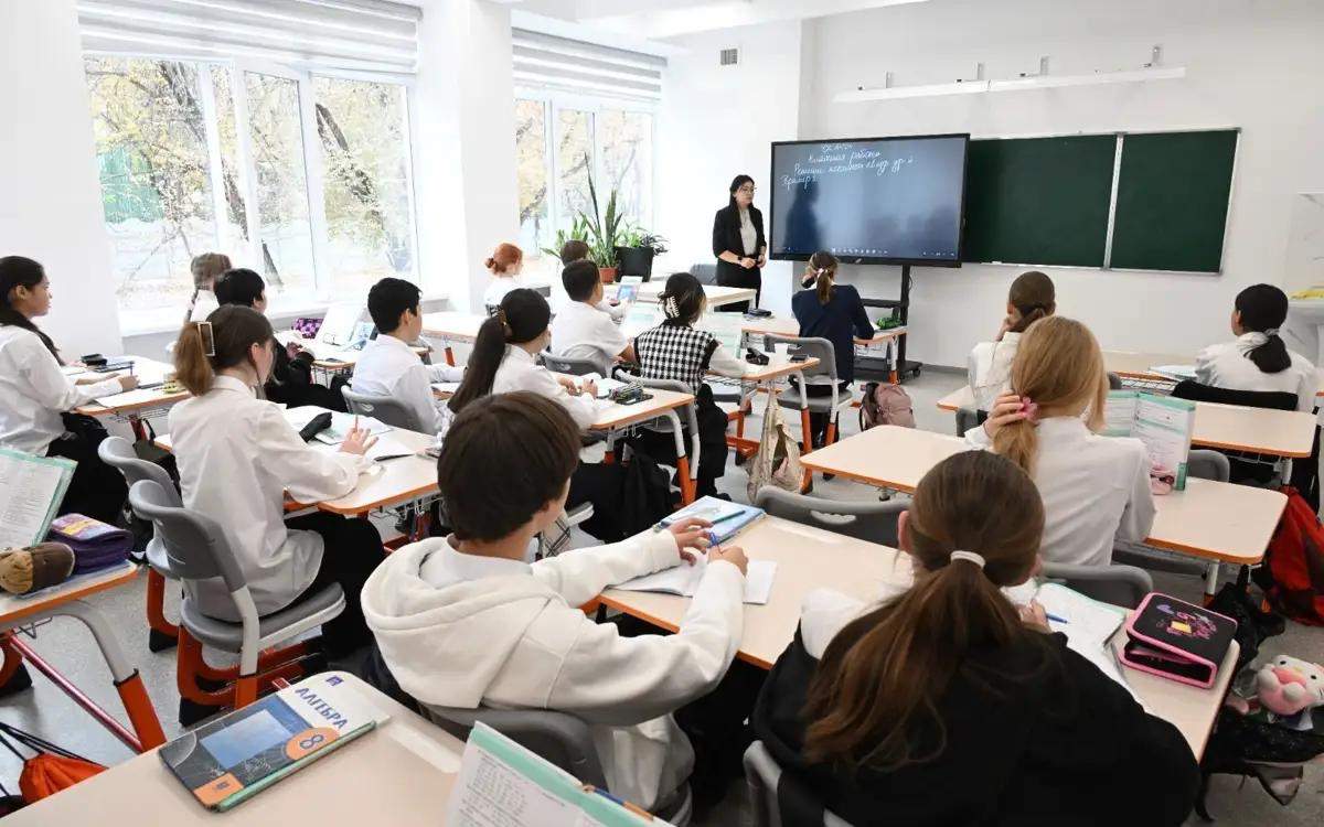 Закрытие школ, нехватка учителей — что не так с образованием в СКО