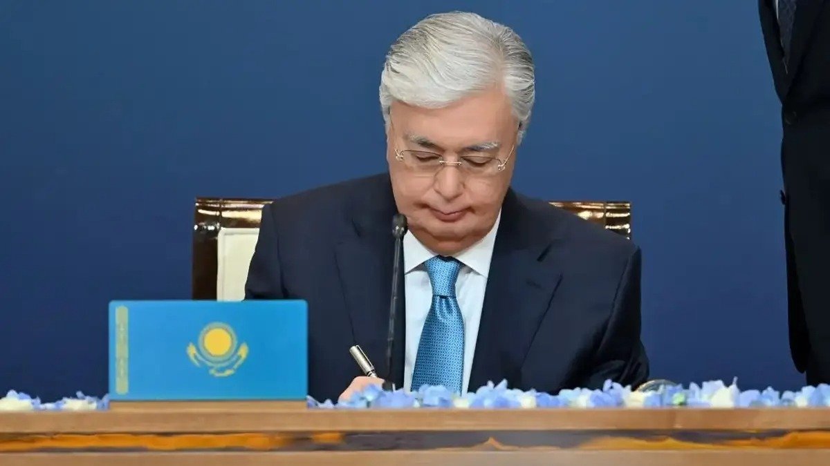 Касым-Жомарт Токаев внес изменения в Кодекс об адмправонарушениях в сфере ЖКХ