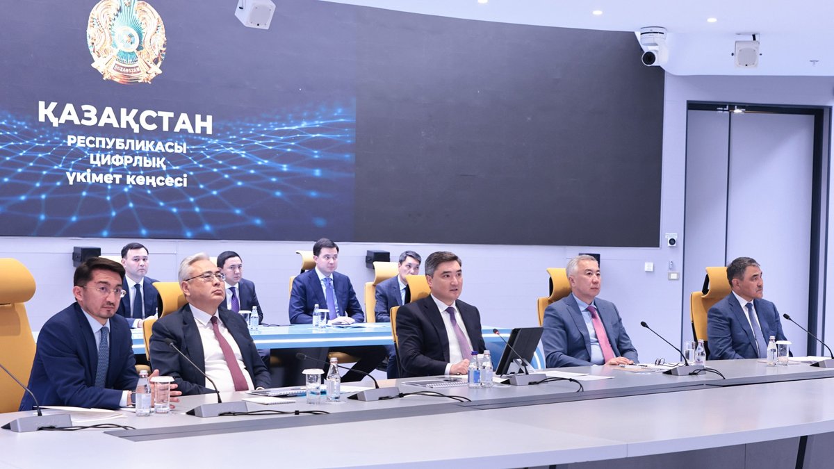 Внедрение ИИ в госорганах Казахстана ускорят с помощью QazTech и суперкомпьютера