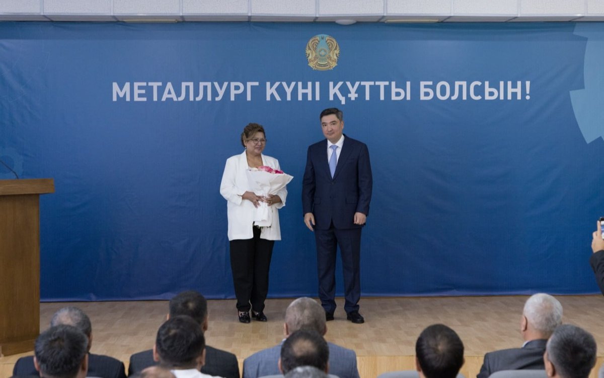 Премьер-министр-Казахстана-вручил-госнаграды-металлургам