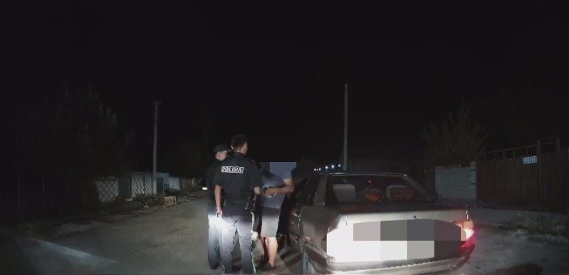 Нарушитель выбросил оружие во время погони в Жамбылской области