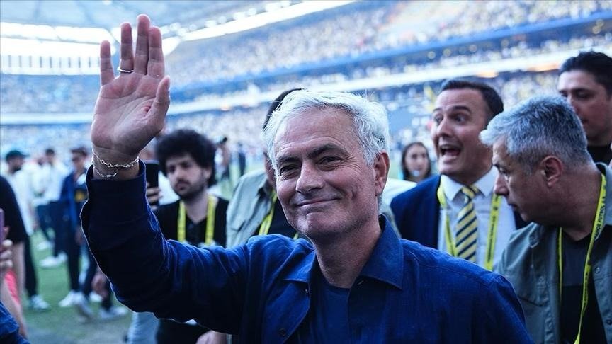 «Фенербахче» уволил Жозе Моуринью после вылета из Лиги чемпионов