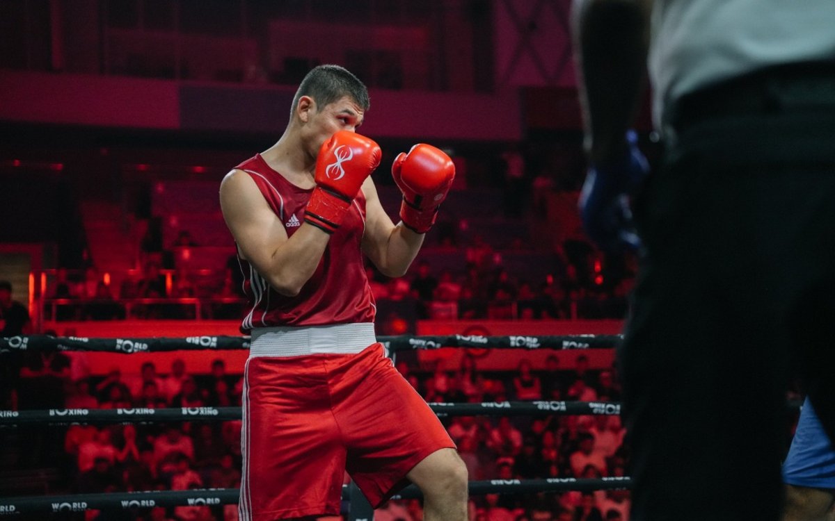 Казахстан понес первую потерю на чемпионате мира по боксу