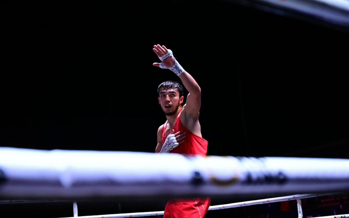 Бейбарыс Жексен выиграл первый бой на чемпионате мира по боксу