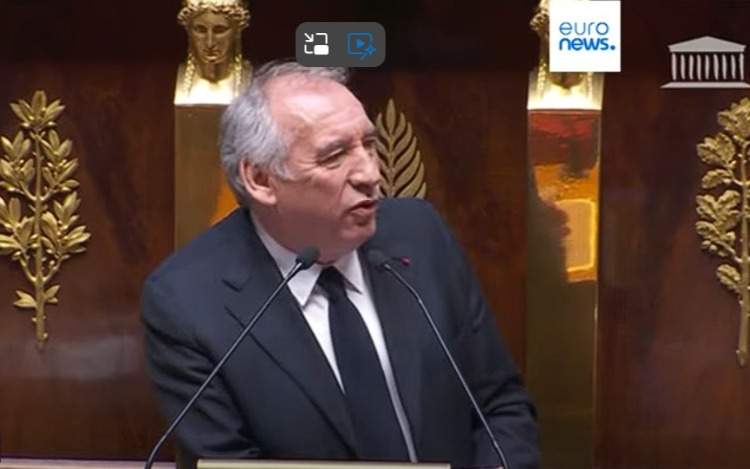 Французские депутаты выразили недоверие премьеру Байру