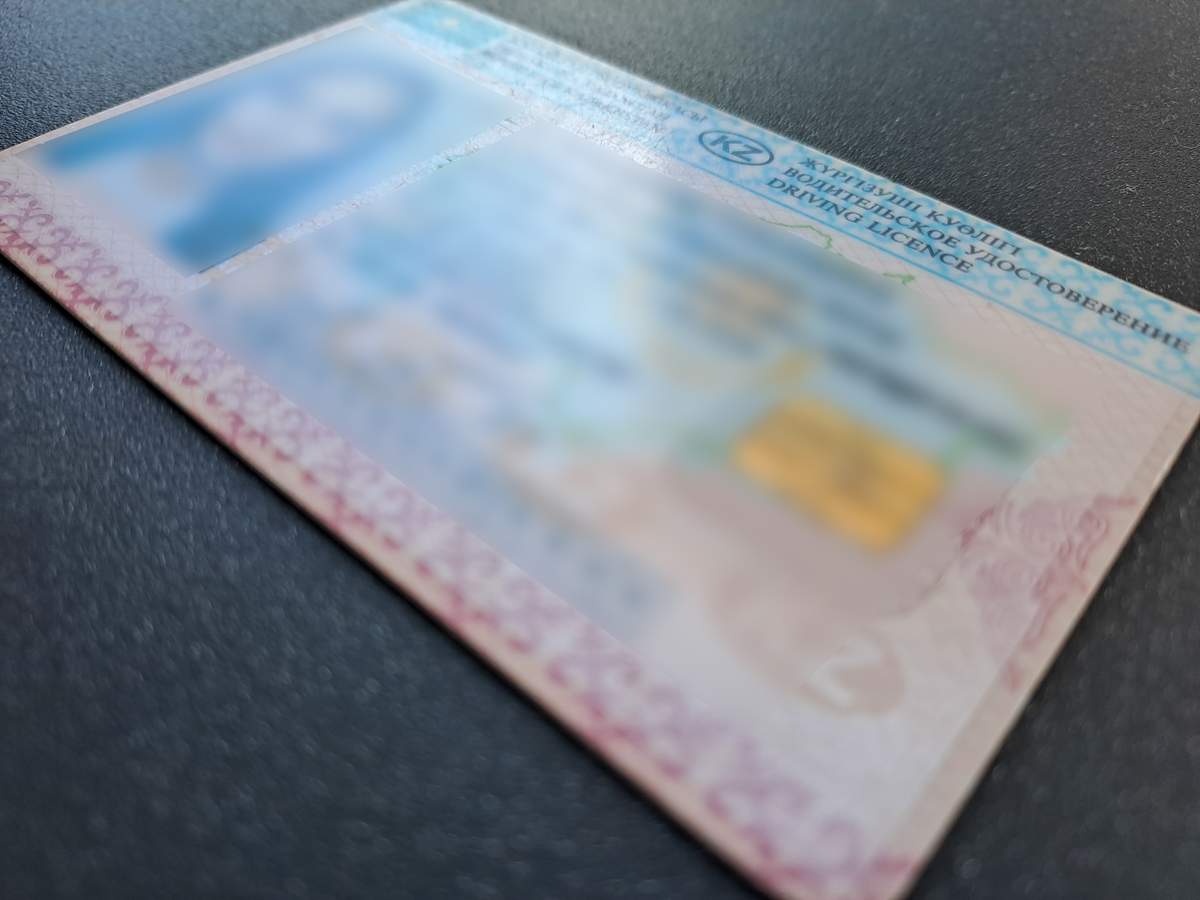 Чипы из прав и техпаспортов могут убрать в Казахстане