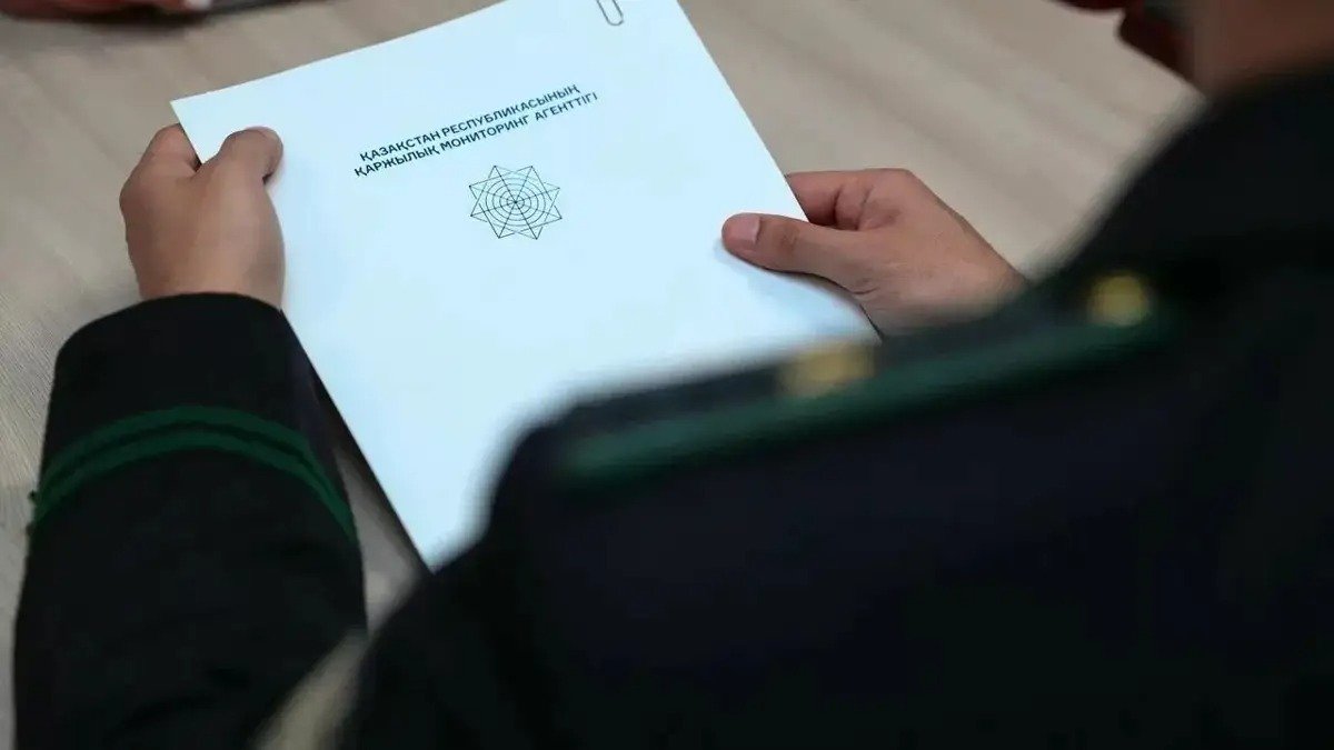 В Атырау проходят задержания по делу об обналичивании пенсионных накоплений