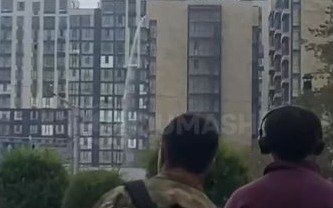 В Алматы с крыши многоэтажки хлынул «водопад»