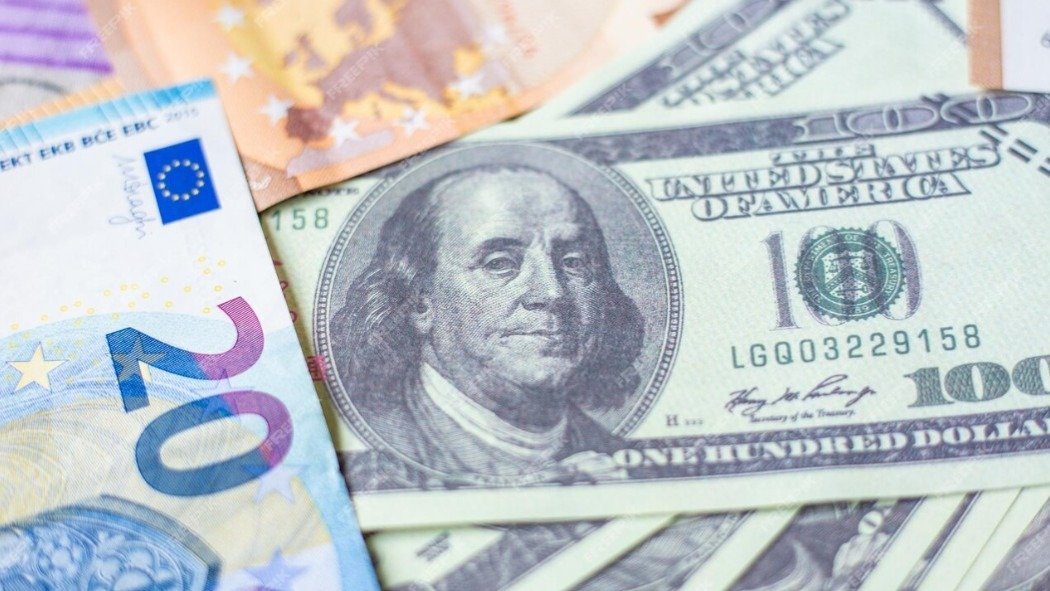 Доллар завершил неделю снижением на торгах