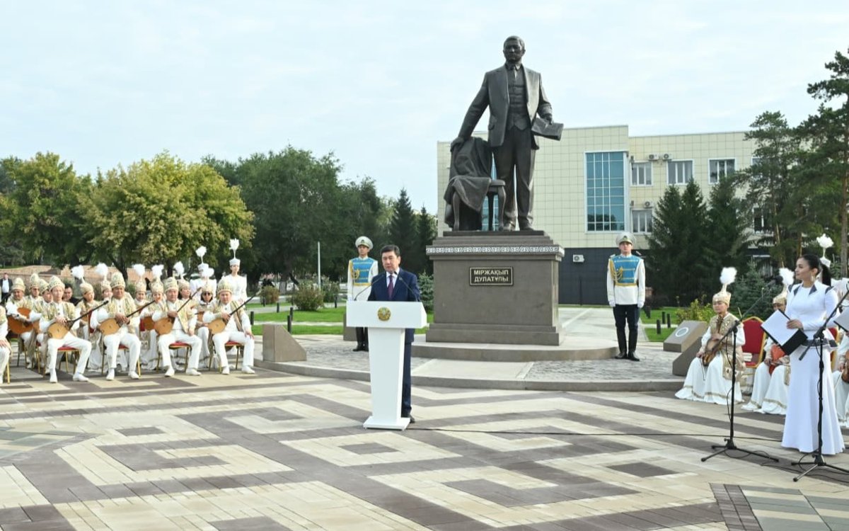 Памятник к 140-летию Мыржакыпа Дулатова открыли в Костанае