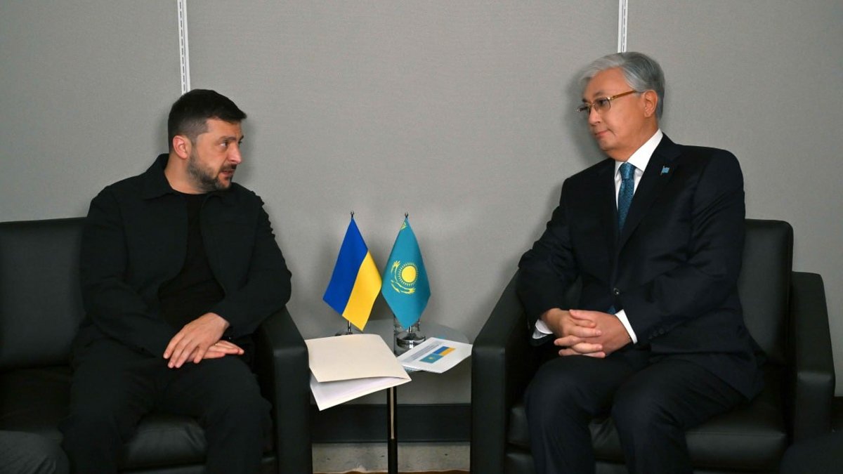 Глава-государства-провел-встречу-с-Президентом-Украины