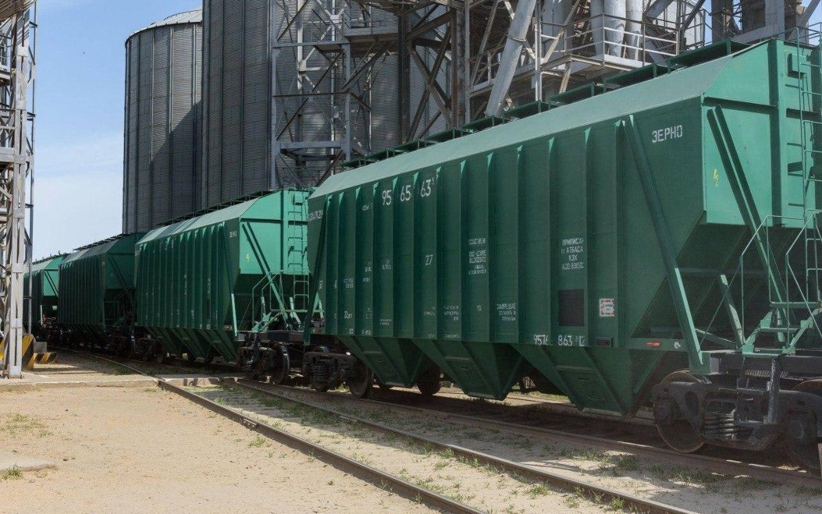 Свыше 1 млн тонн казахстанского зерна экспортировали по железной дороге