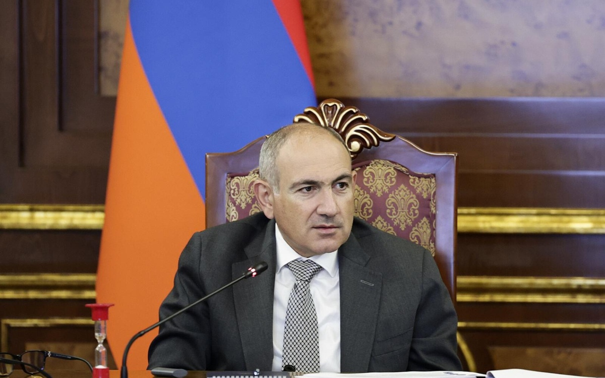 Пашинян поблагодарил Касым-Жомарта Токаева за помощь в решении транзитного вопроса с Баку