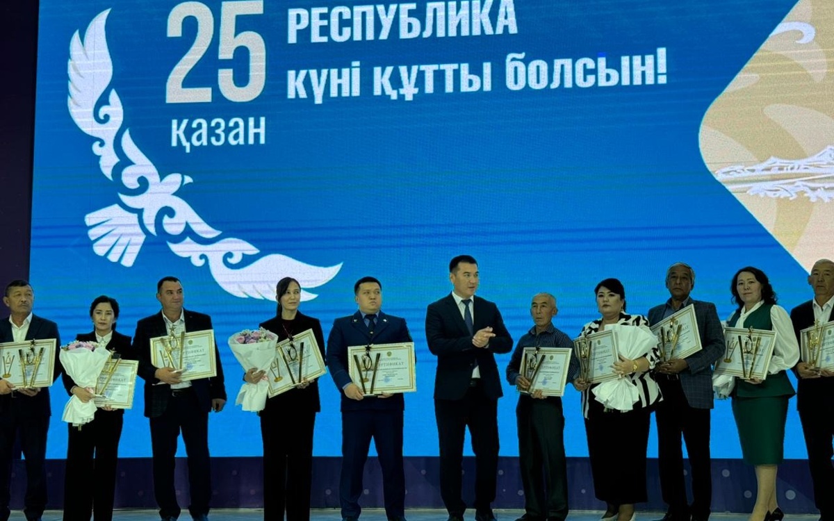 Торжественные мероприятия ко Дню Республики прошли в Шымкенте