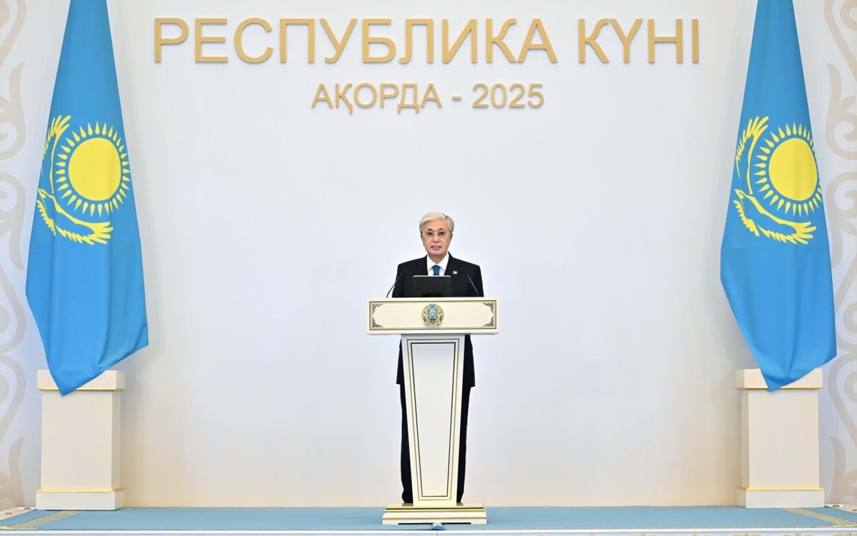 Касым-Жомарт Токаев поздравил казахстанцев с Днем Республики