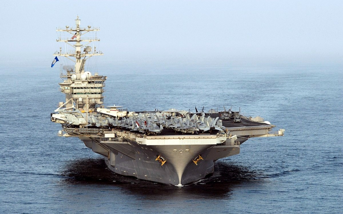 Южно-Китайском море потерпели крушение военный вертолет и истребитель США