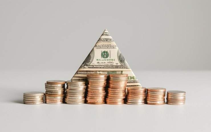 Как не стать жертвой аферистов: признаки финансовых пирамид