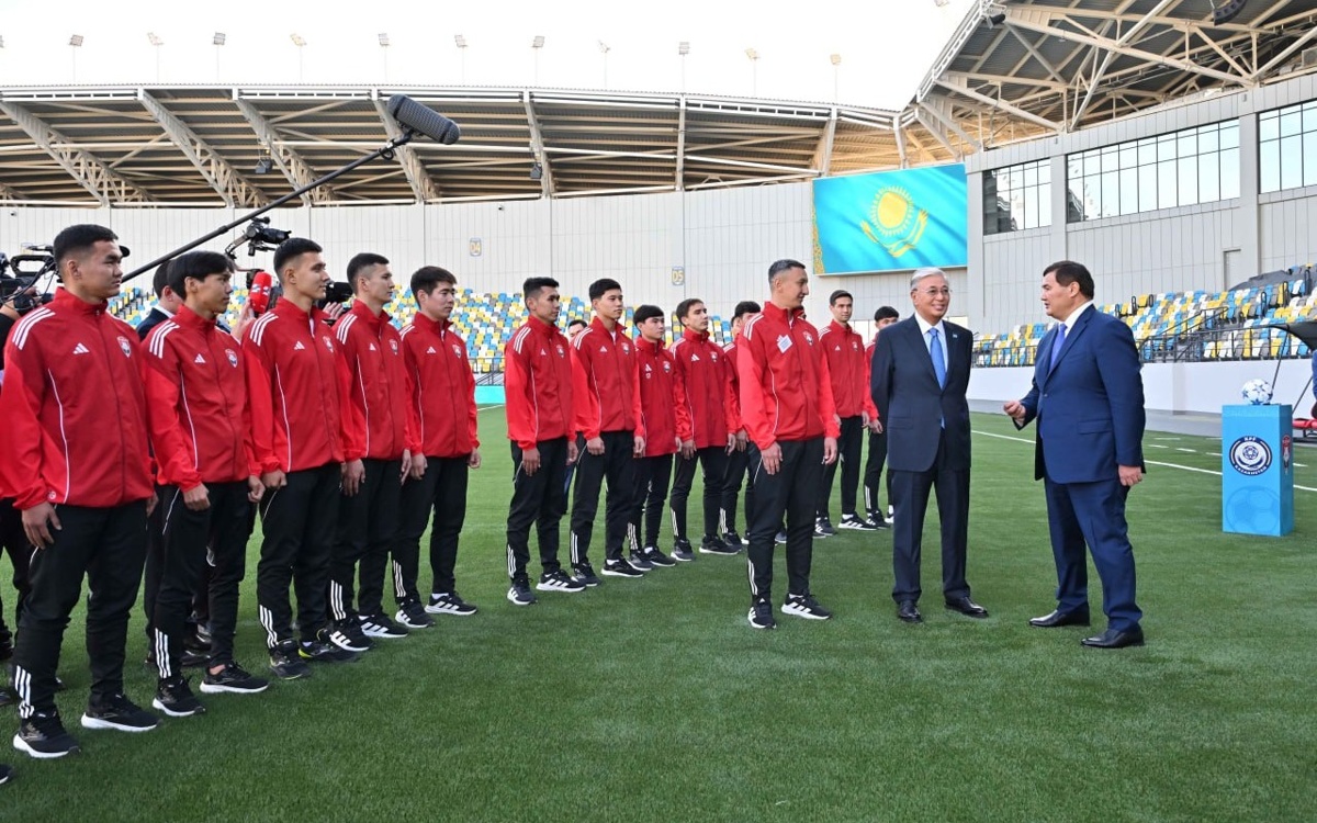 11 тысяч зрителей и стандарт УЕФА: Токаев осмотрел новый стадион в Кызылорде