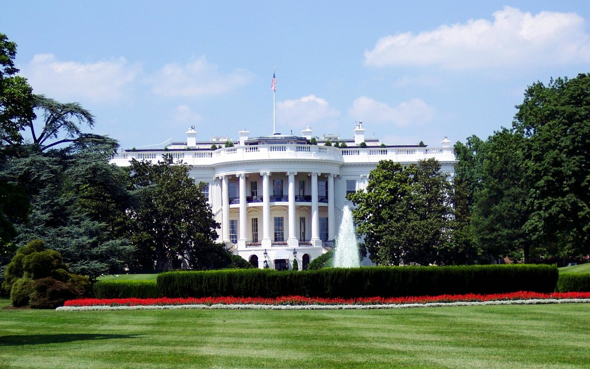 Высокопоставленные лица США начали переезжать на военные базы