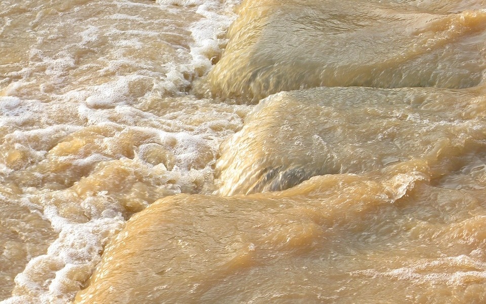 Промышленный гигант в ВКО оштрафован за слив сточных вод и отходов