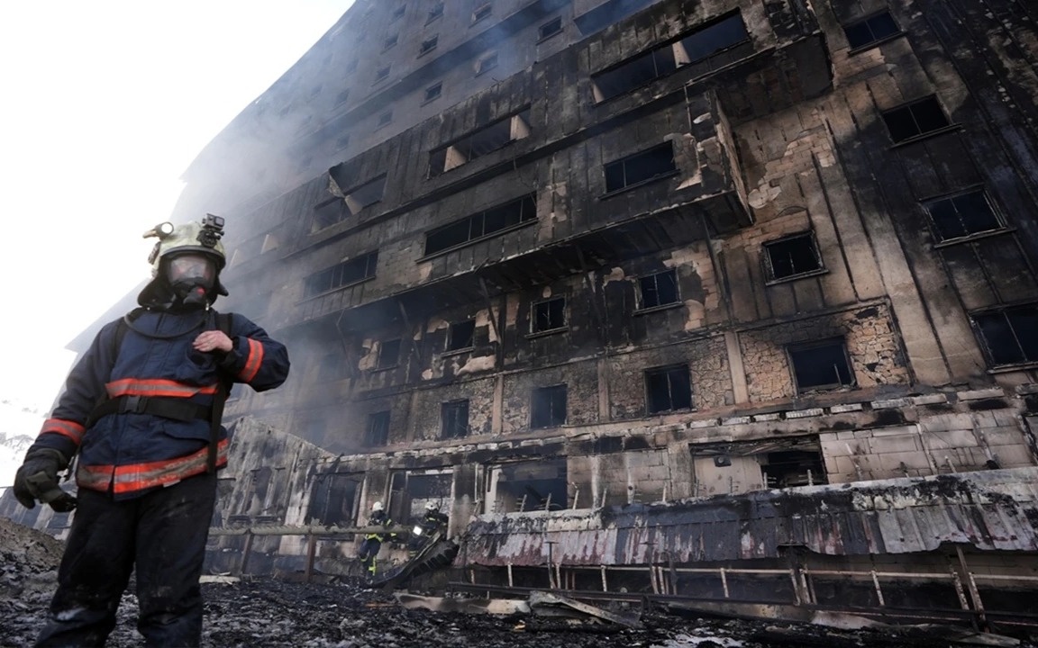 11 человек приговорены к пожизненному заключению по делу о пожаре в турецком отеле