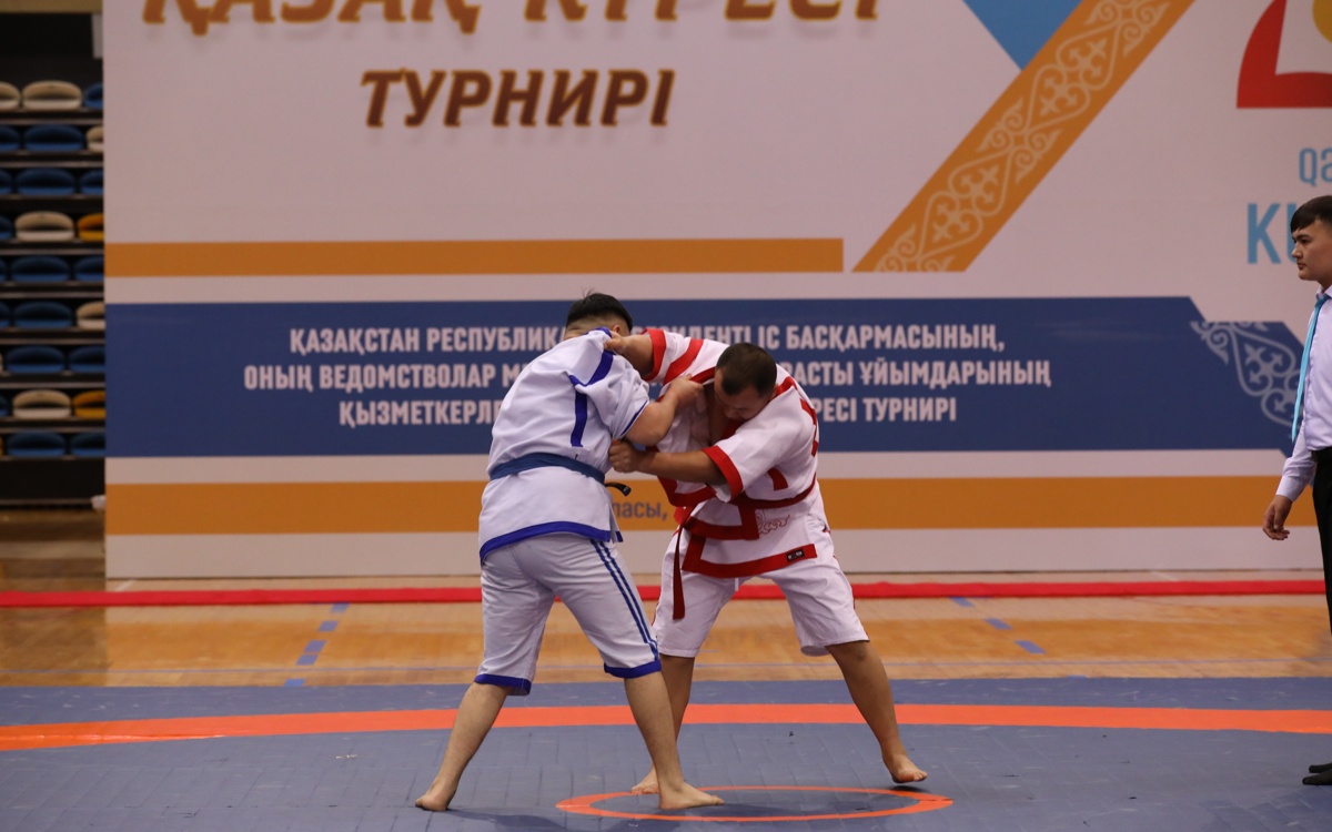 Турнир по қазақша күрес среди сотрудников Управления делами Президента РК прошел в Астане
