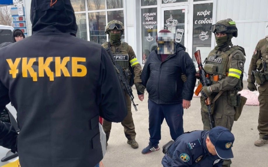 Группу сутенеров, работающих под видом такси, задержали в Костанае