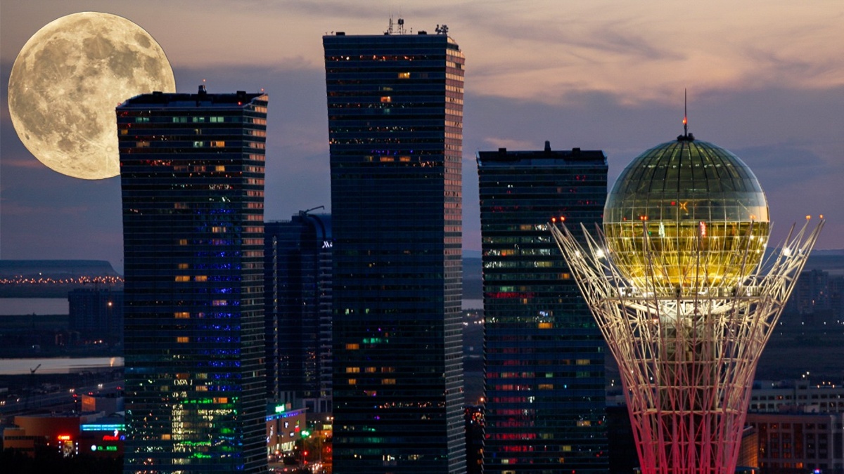 Казахстанцы увидят крупнейшее суперлуние 2025 года