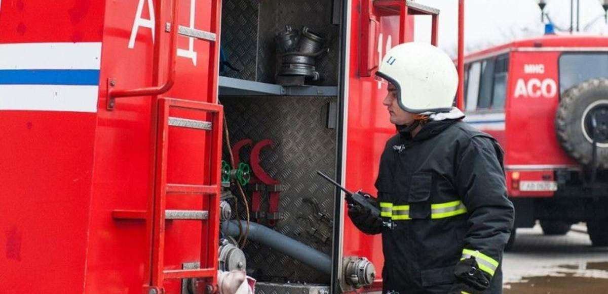 Огонь с теплотрассы перекинулся на жилой дом в Кокшетау, эвакуированы 12 человек