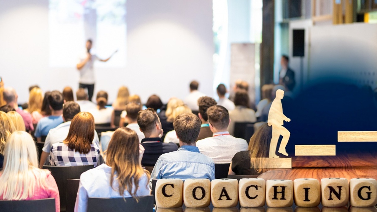 Духовные гуру без дипломов: депутаты призывают усилить контроль за деятельностью коучей