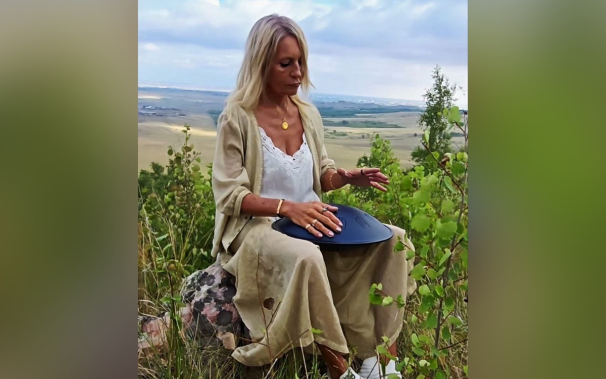 Звук, который лечит душу: кокшетауская пианистка покоряет игрой на хендпане