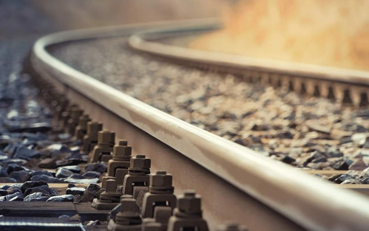 Поезд с топливом сошел с рельсов в Шри-Ланке