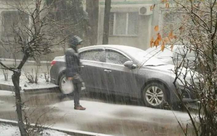 Резкое похолодание: штормовое предупреждение объявили почти по всему Казахстану