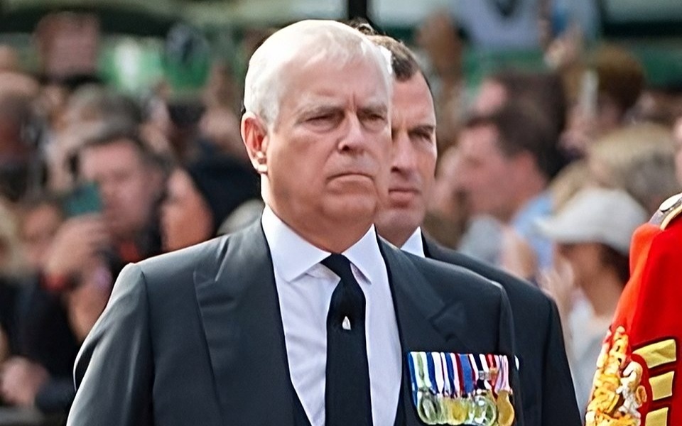 Британское Минобороны по просьбе короля лишит его брата Эндрю звания