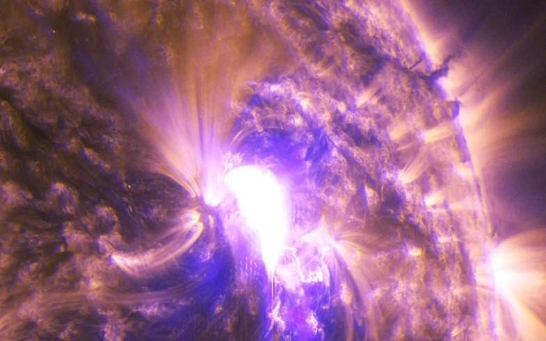 На Солнце после двухнедельного перерыва начались сильные вспышки
