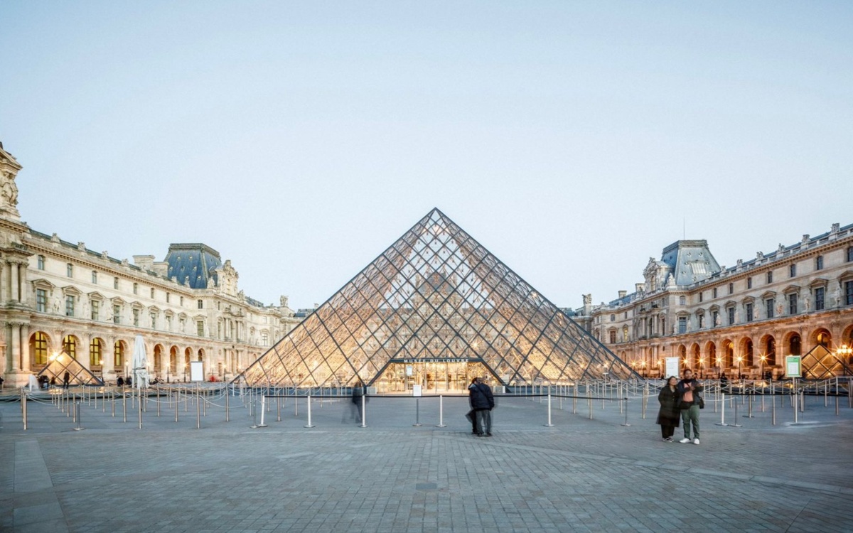 Ограбление Лувра устроили мелкие преступники из неблагополучных районов