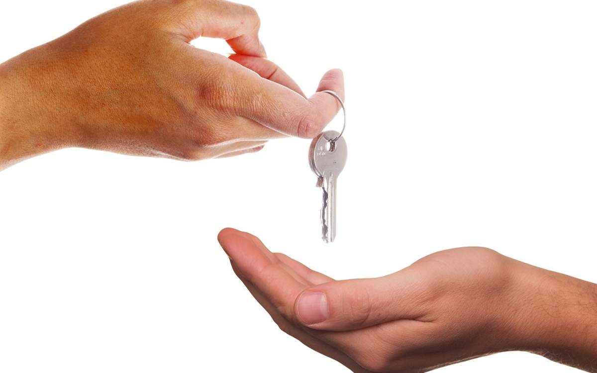 Продал квартиру ради «секретной операции»: пенсионера из Астаны обманули кибераферисты