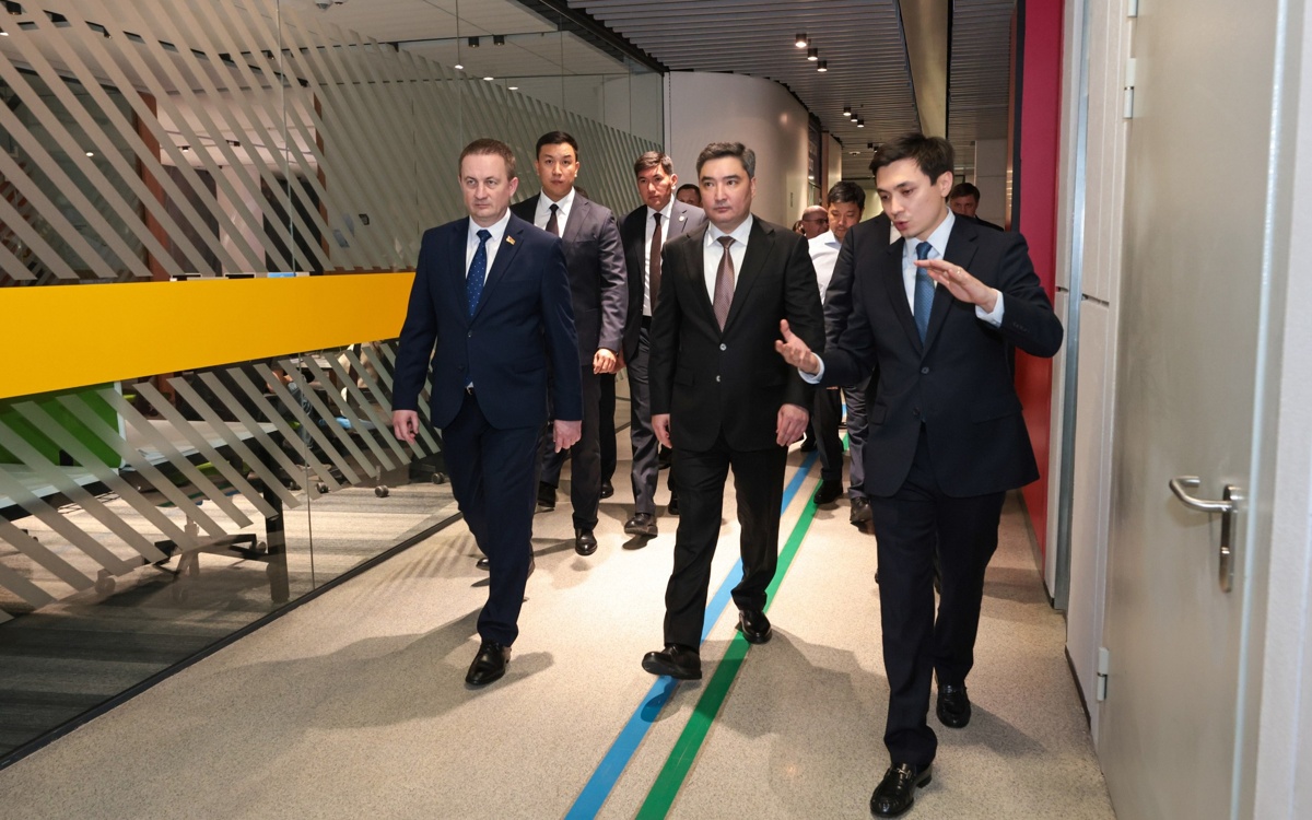 Премьер-министры Казахстана и Беларуси ознакомились с работой Astana Hub