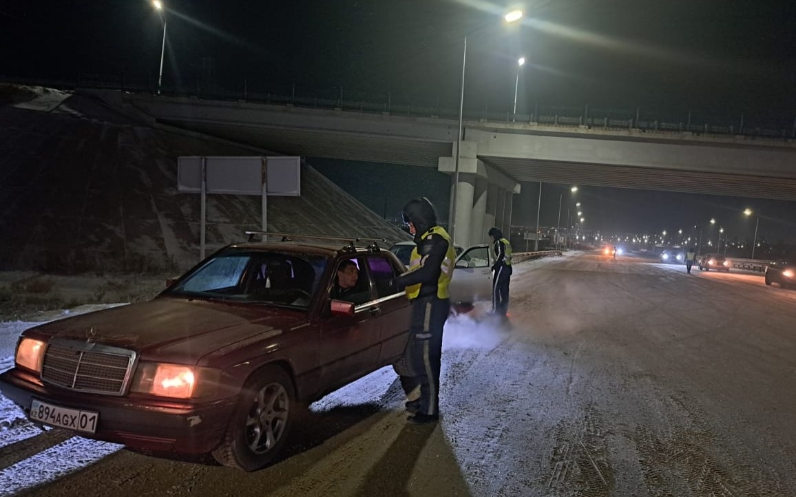 Усиленный режим в Карагандинской области: полиция разворачивает водителей на трассе