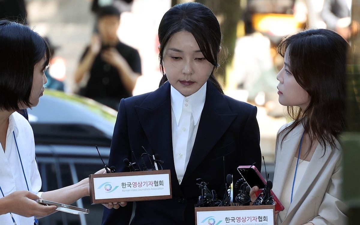 Экс-первая леди Южной Кореи признала получение сумок Chanel в качестве подарка