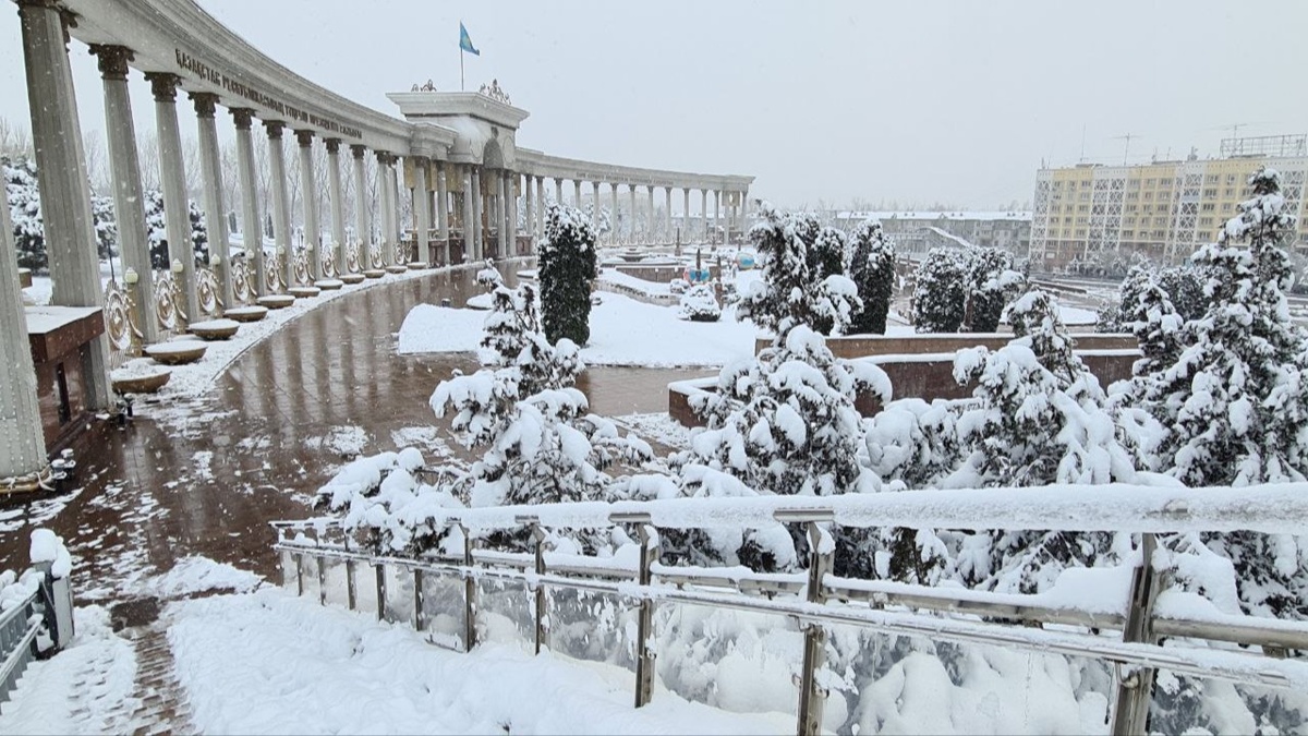 Как в Алматы встретили первый снег — фоторепортаж