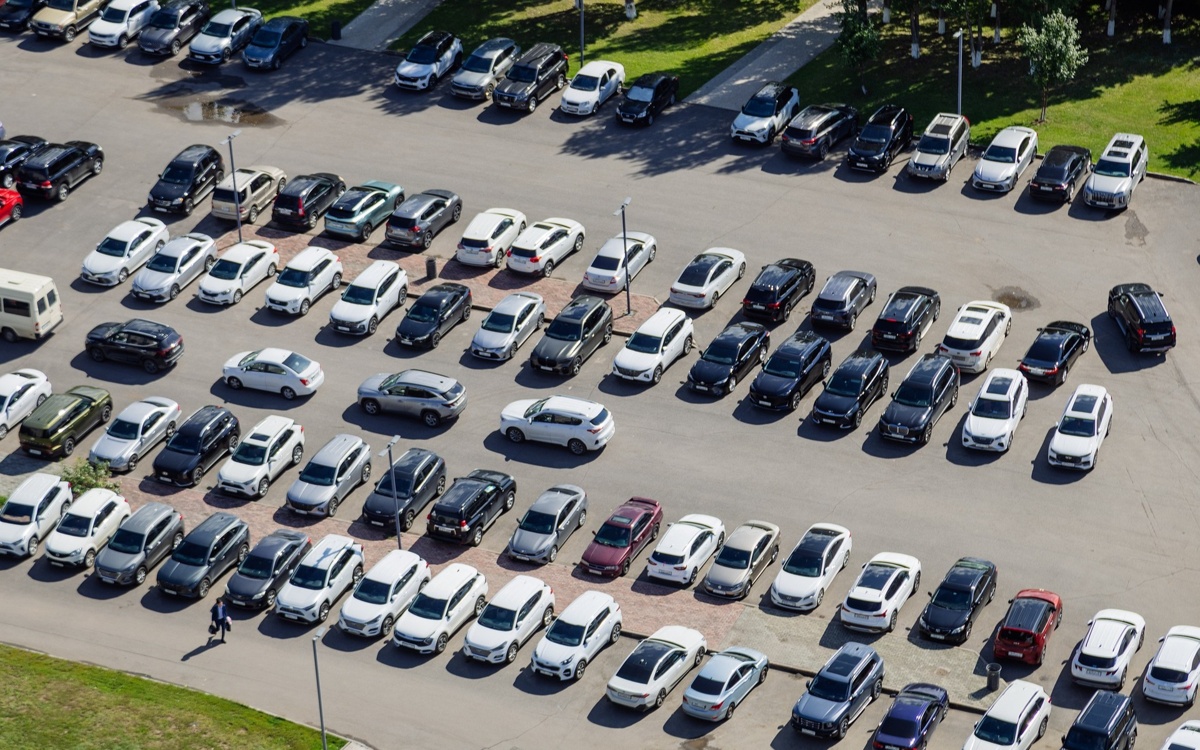 Китайские электрокары обгоняют Tesla в Европе: продажи американского бренда упали до 89%