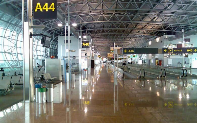 Брюссельский аэропорт закрыт после того, как в воздушном пространстве был замечен беспилотник