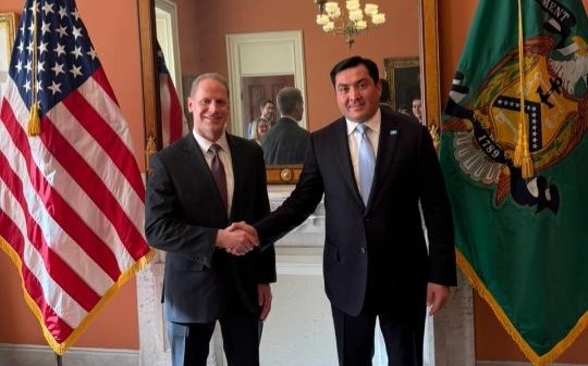 Министр Аккенженов провел встречу с представителем Минфина США