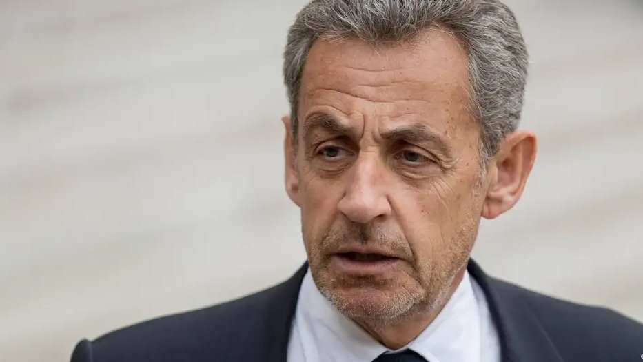 Саркози боится есть тюремную еду и питается только йогуртами