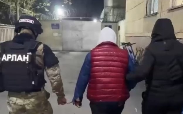 Вымогал 10 млн тенге у сотрудника акимата: в Шымкенте задержан блогер